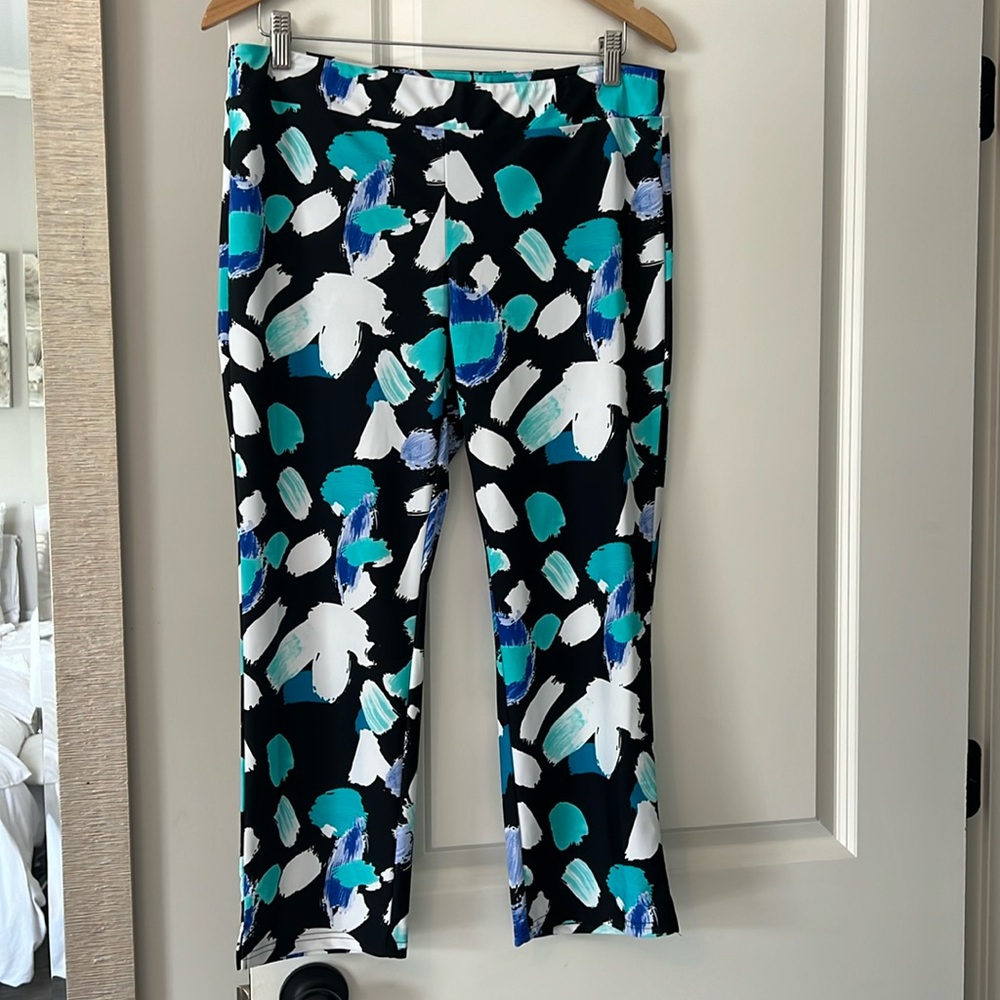BOUTIQUE MULTI COLORED CAPRI NWT